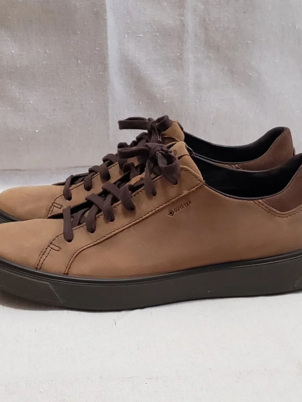 ECCO Mens Size 10-10.5 Shoes Core-Tex Light Brown Nubuck Suede Leather Sneakers